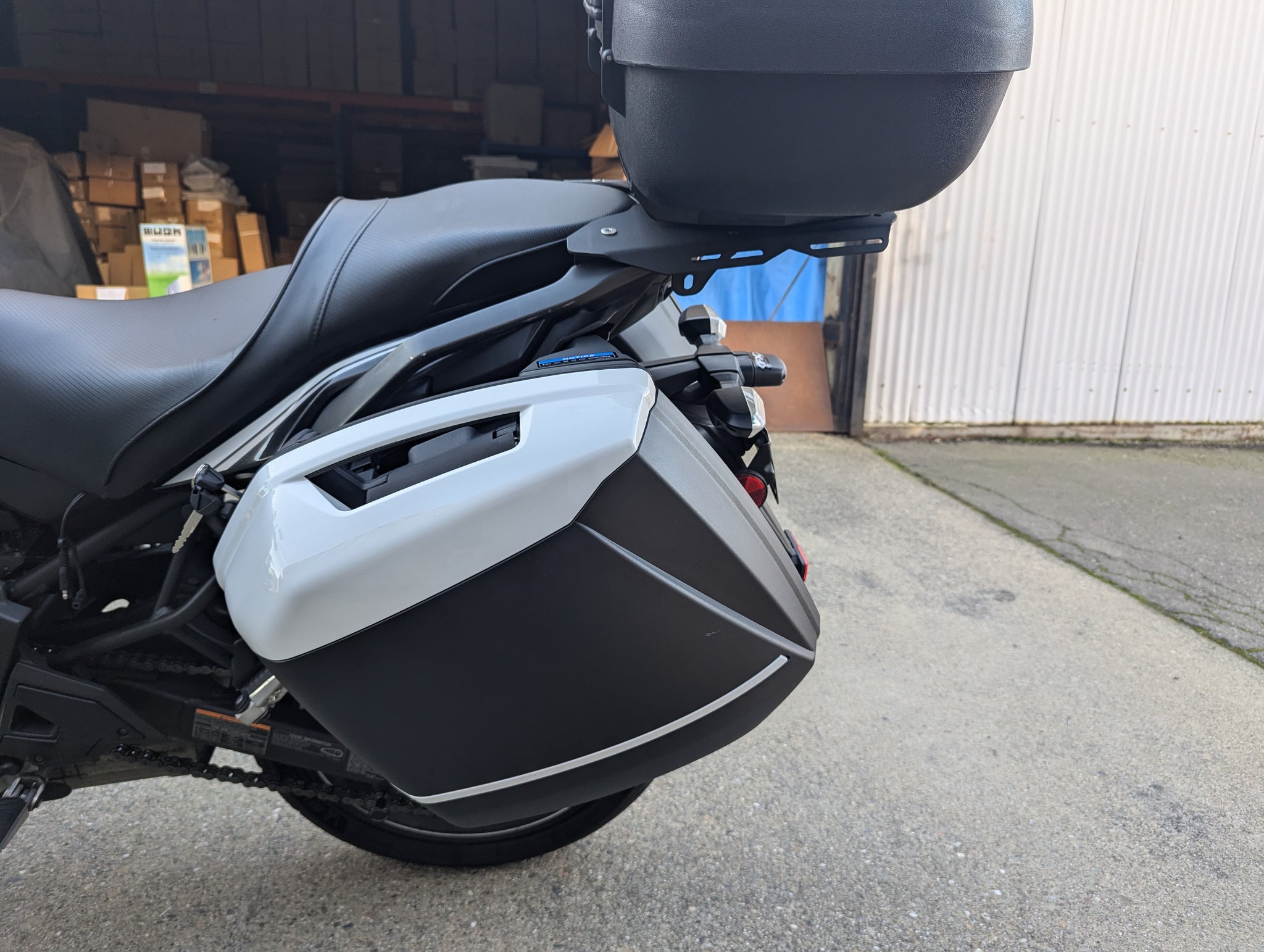Left White Improved 38L Saddlebag for Kawasaki Versys 650 1000LT