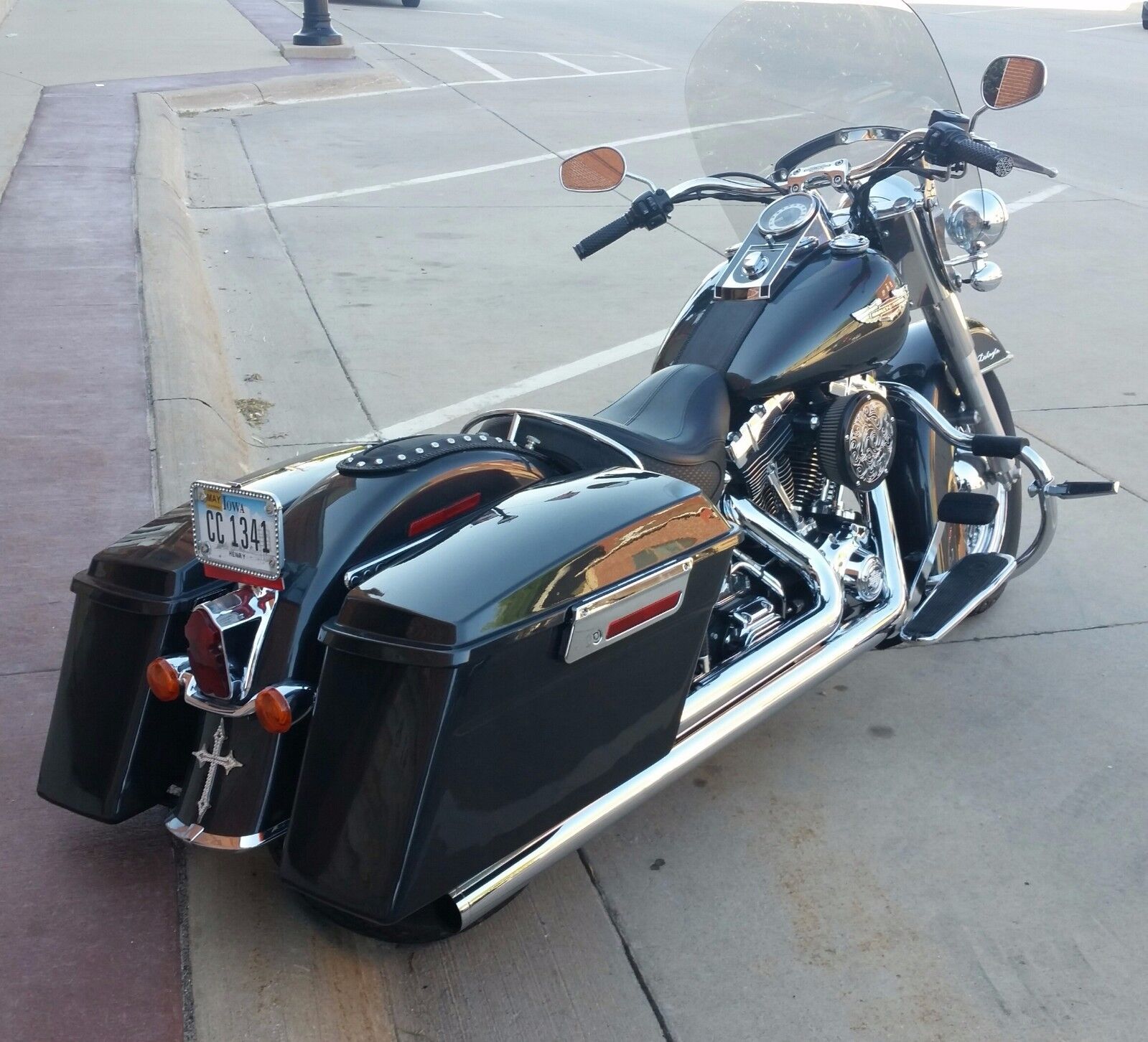 Mutazu Fat Ass Wide Width Hard Saddlebag Fits Harley HD Touring