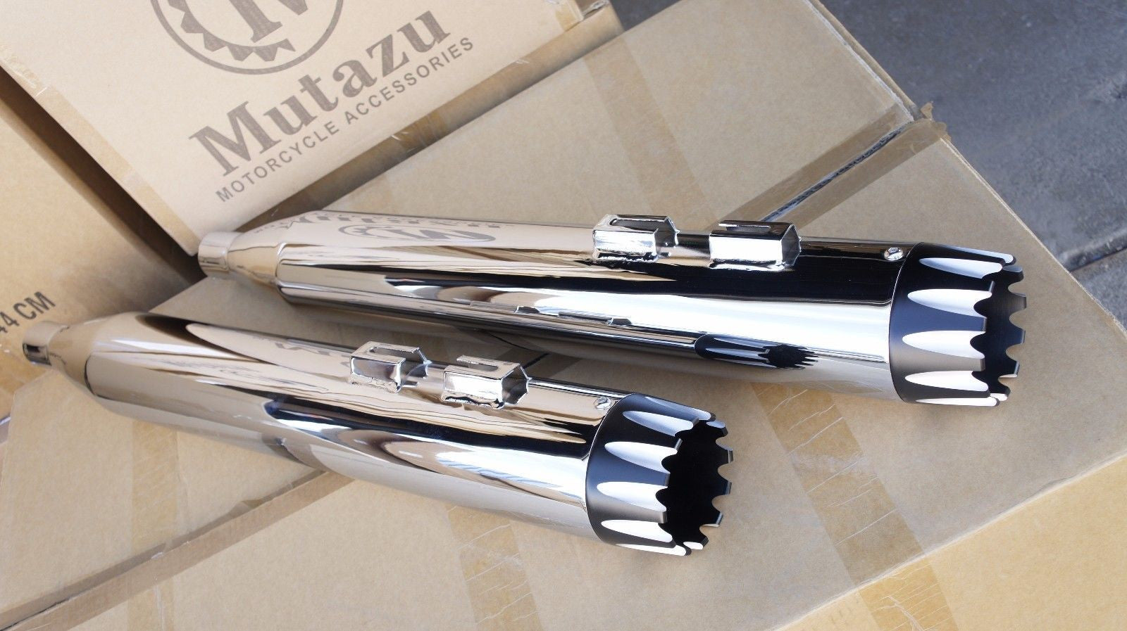 thumbnail interactive-video image 1 of SharkRoad 4.5” Slip-On Mufflers For Harley Touring 1995-2016 – Deep Tone Chrome 1 of 4